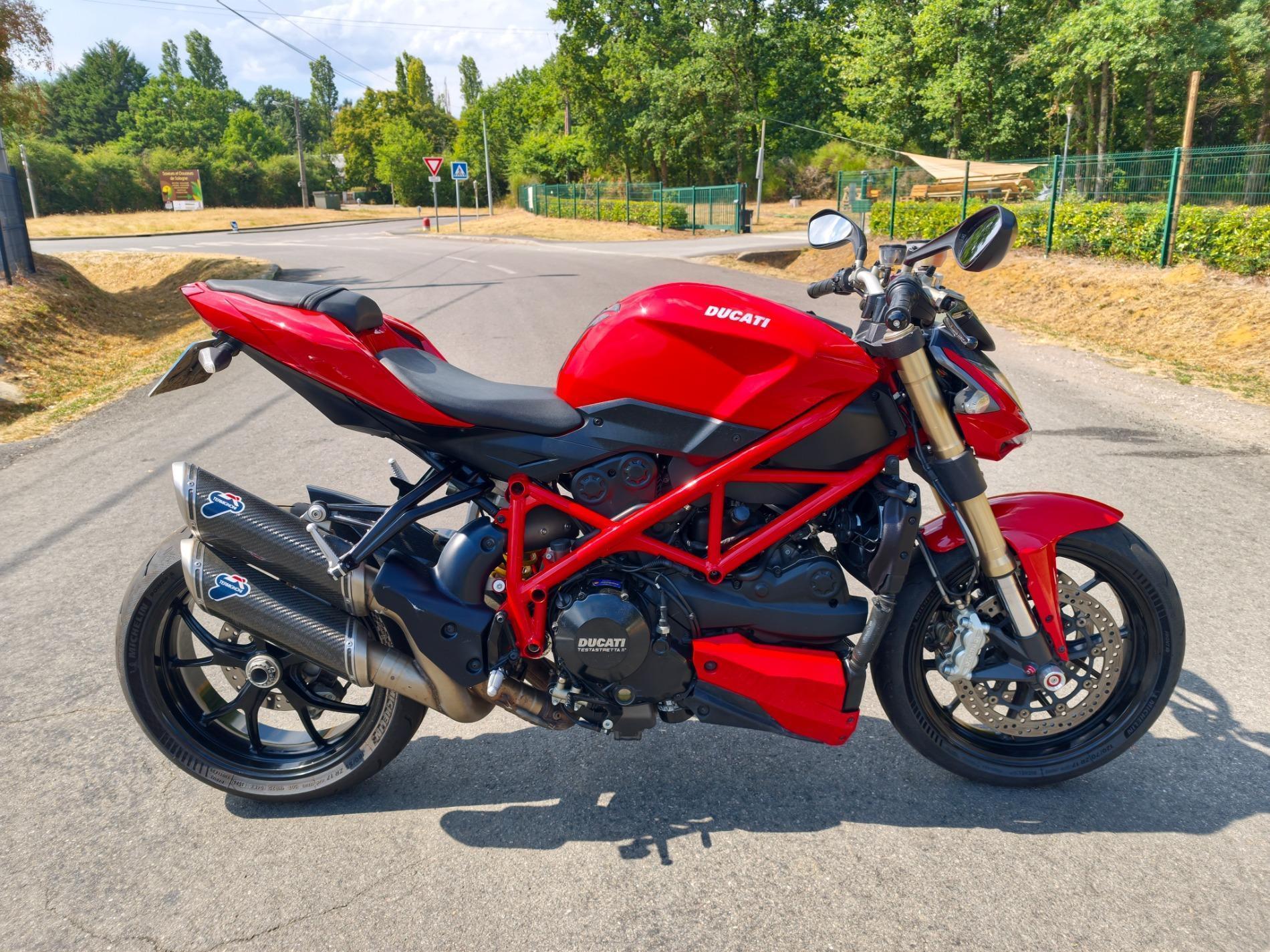 DUCATI 